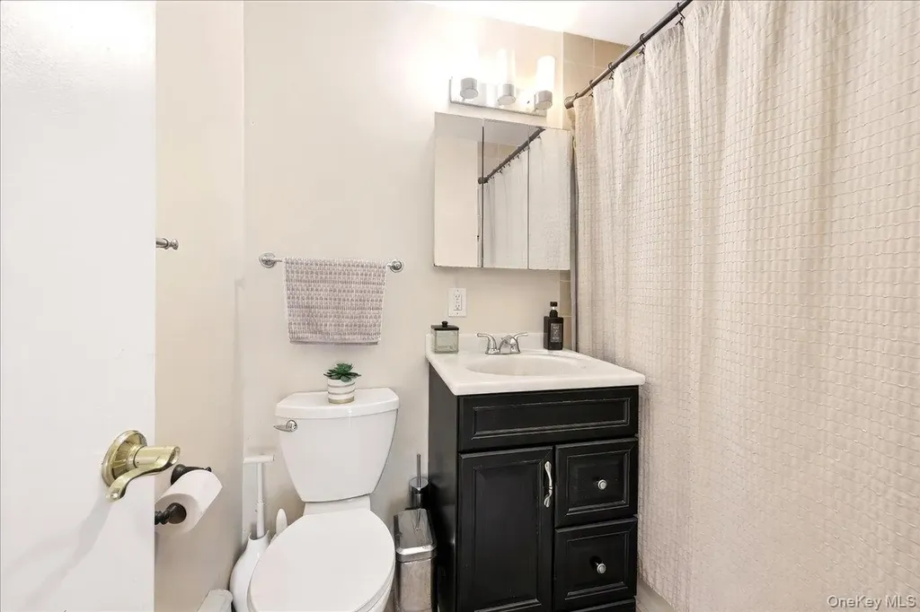 14 Granada Crescent White Plains NY 10603
