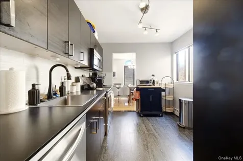 14 Granada Crescent White Plains NY 10603