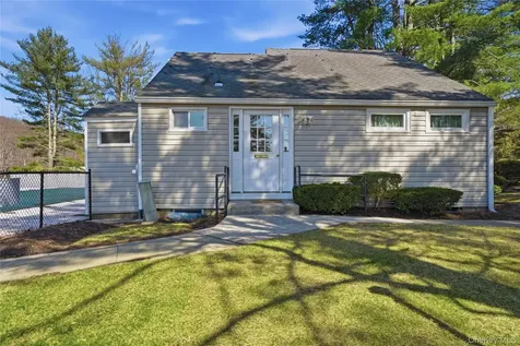 1003 Holly Stream Court Brewster NY 10509