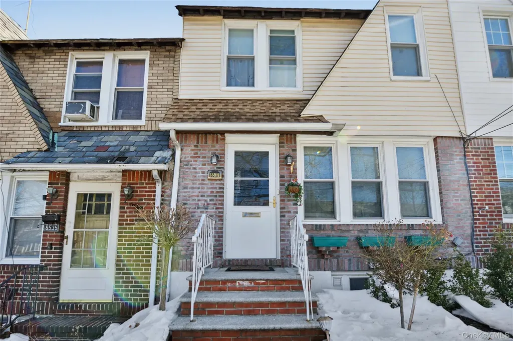6537 77th Place Middle Village NY 11379