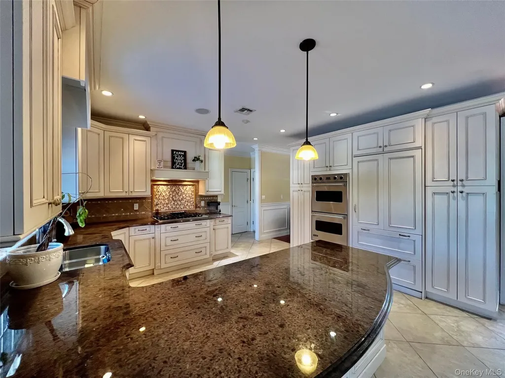 3683 Orchard Road Wantagh NY 11793