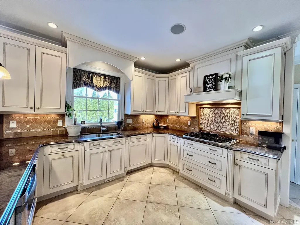 3683 Orchard Road Wantagh NY 11793