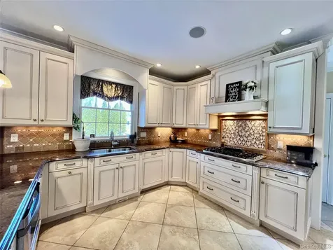 3683 Orchard Road Wantagh NY 11793