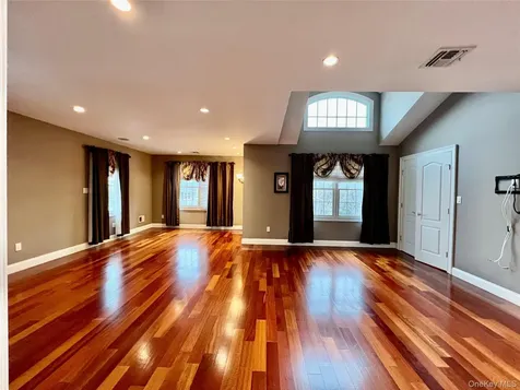 3683 Orchard Road Wantagh NY 11793