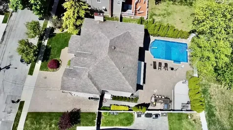 3683 Orchard Road Wantagh NY 11793