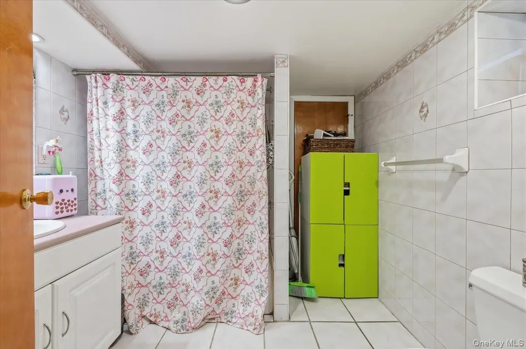 6915 69th Street Glendale NY 11385