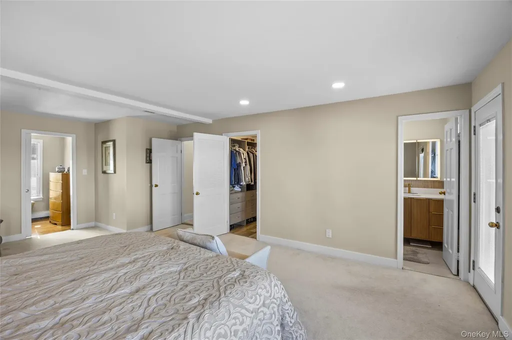 11 Seacliff Lane Miller Place NY 11764