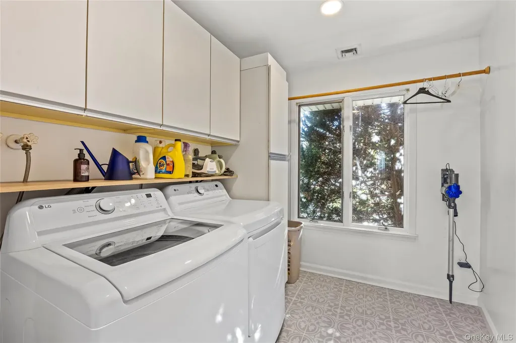 11 Seacliff Lane Miller Place NY 11764
