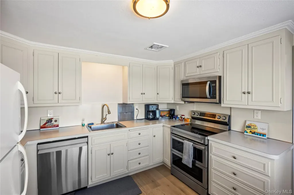 11 Seacliff Lane Miller Place NY 11764