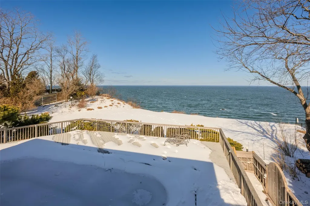 11 Seacliff Lane Miller Place NY 11764