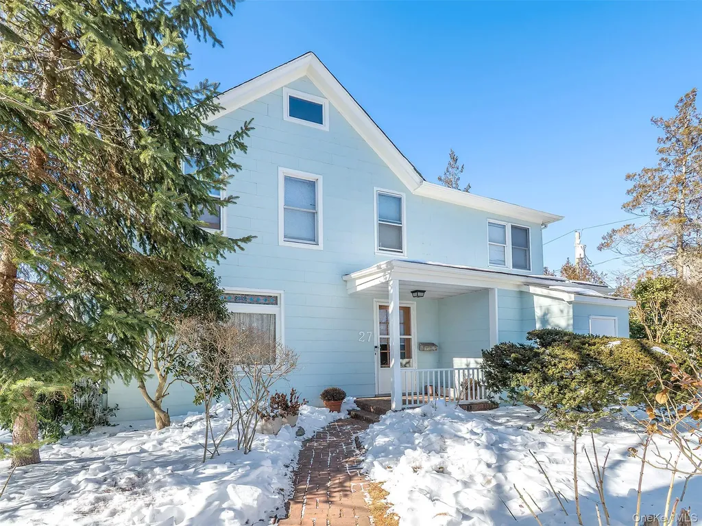 27 Summit Avenue Sea Cliff NY 11579