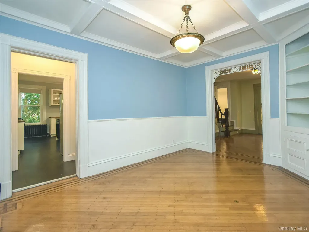 27 Summit Avenue Sea Cliff NY 11579