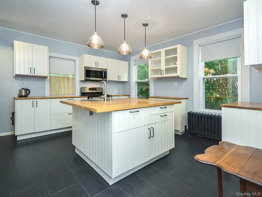 27 Summit Avenue Sea Cliff NY 11579