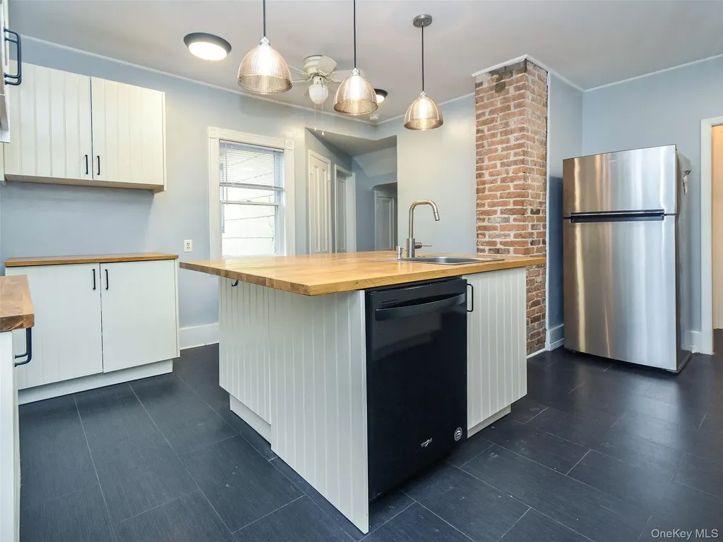 27 Summit Avenue Sea Cliff NY 11579