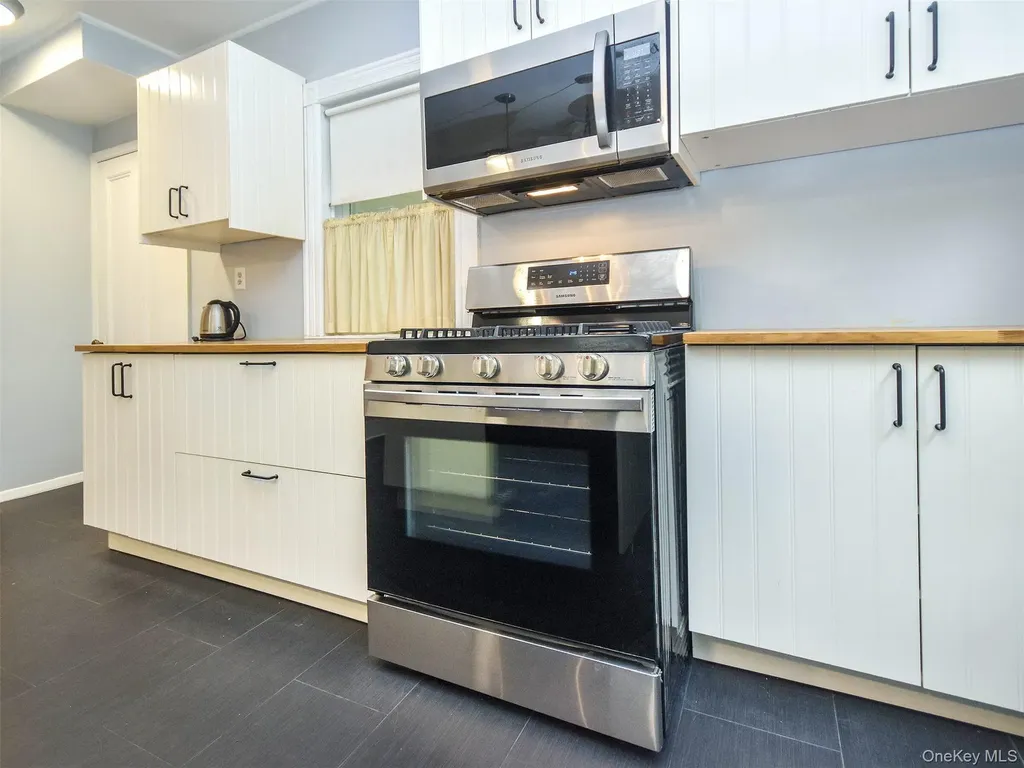 27 Summit Avenue Sea Cliff NY 11579