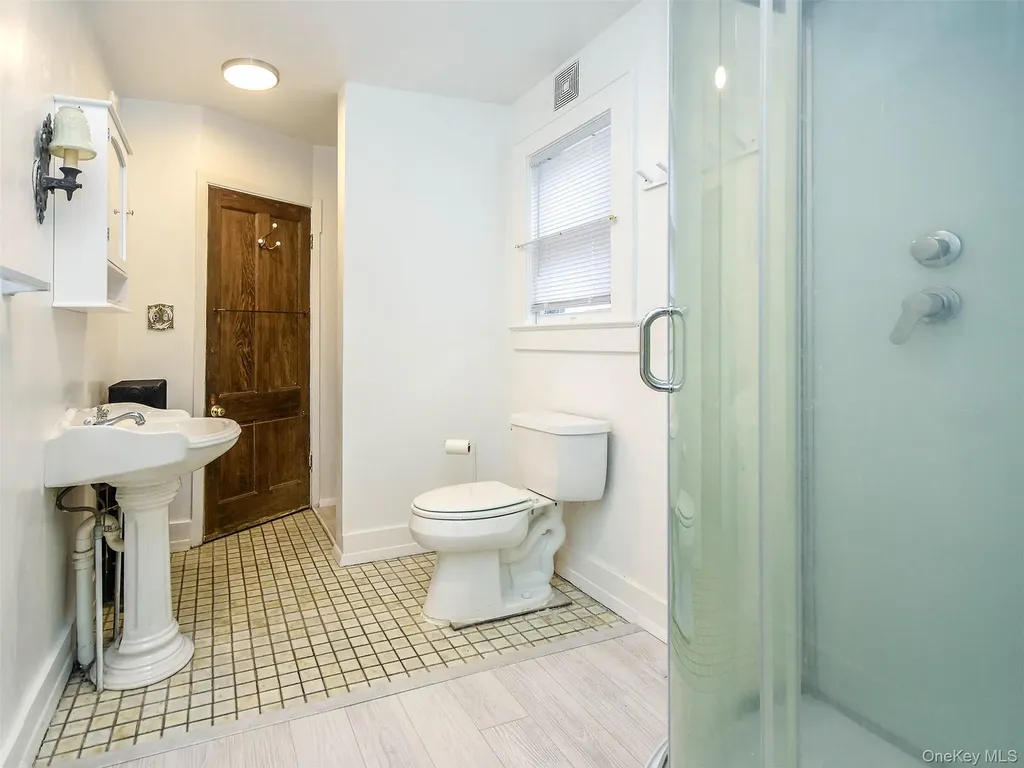 27 Summit Avenue Sea Cliff NY 11579