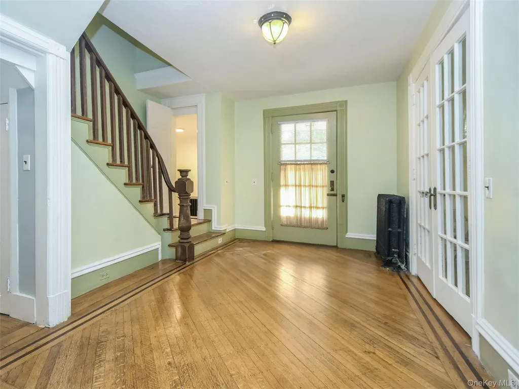 27 Summit Avenue Sea Cliff NY 11579