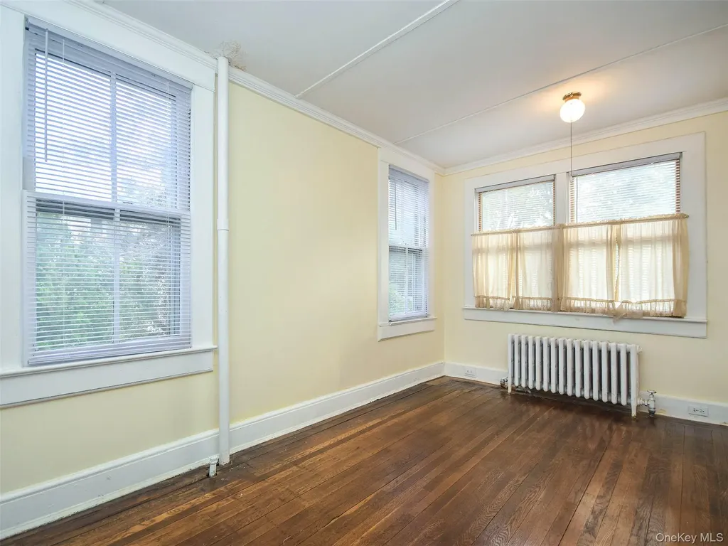 27 Summit Avenue Sea Cliff NY 11579