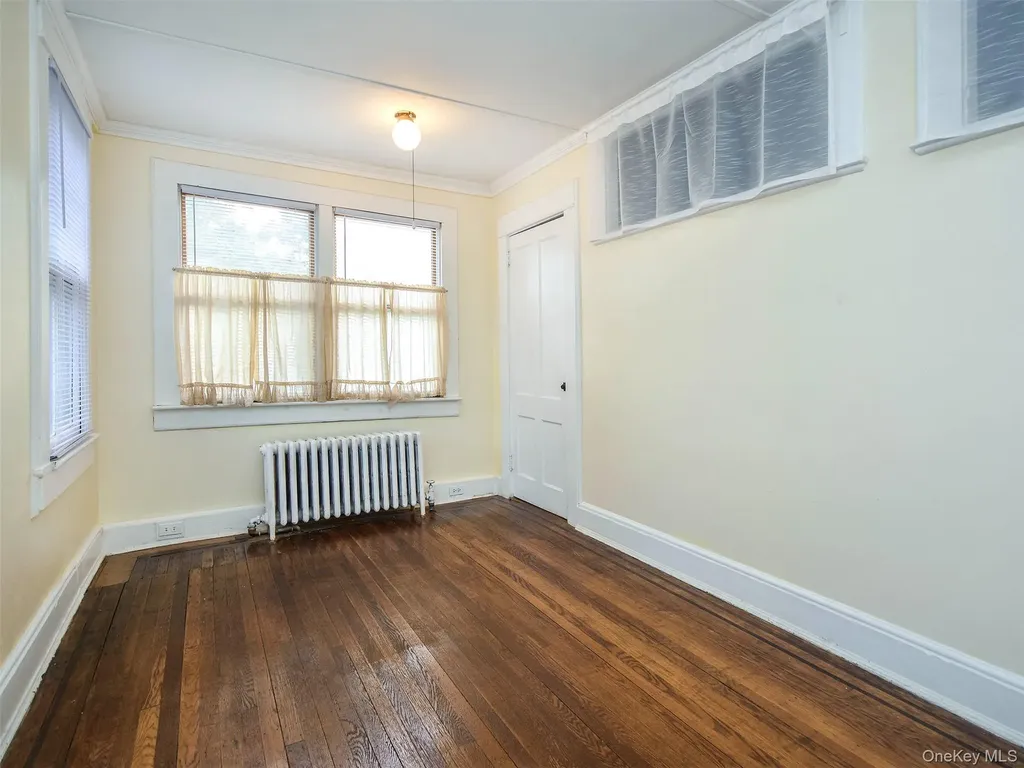 27 Summit Avenue Sea Cliff NY 11579
