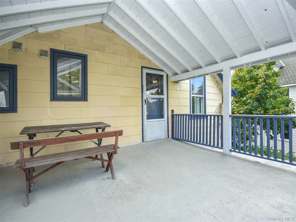 27 Summit Avenue Sea Cliff NY 11579