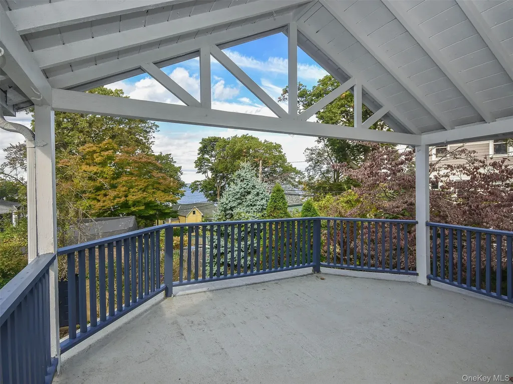27 Summit Avenue Sea Cliff NY 11579