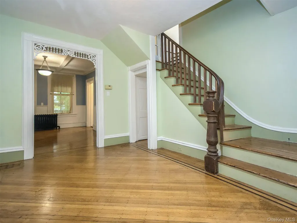 27 Summit Avenue Sea Cliff NY 11579