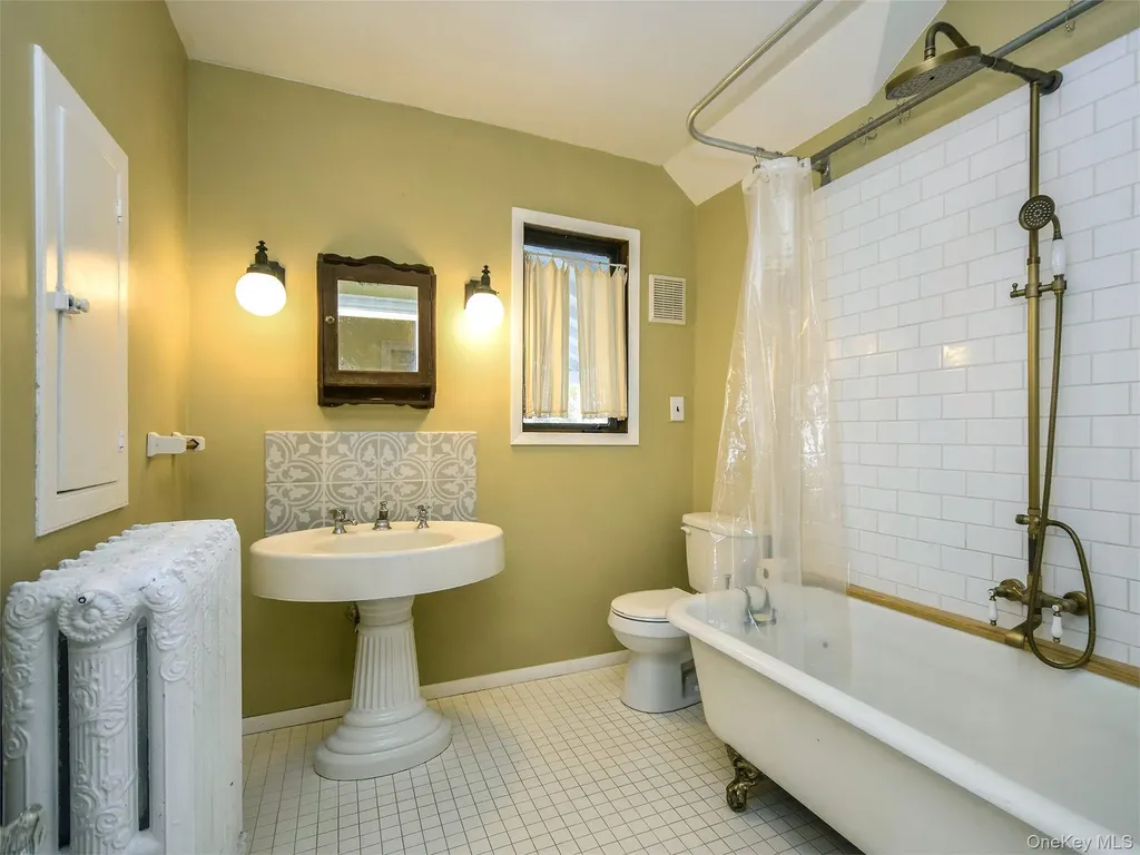 27 Summit Avenue Sea Cliff NY 11579