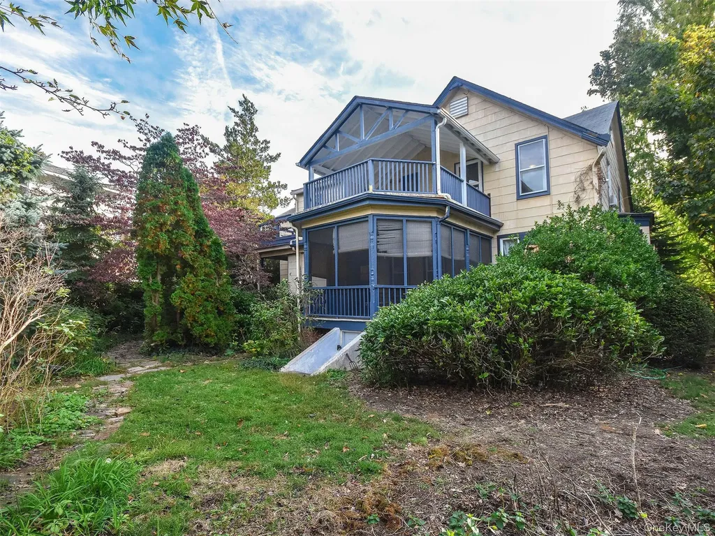 27 Summit Avenue Sea Cliff NY 11579