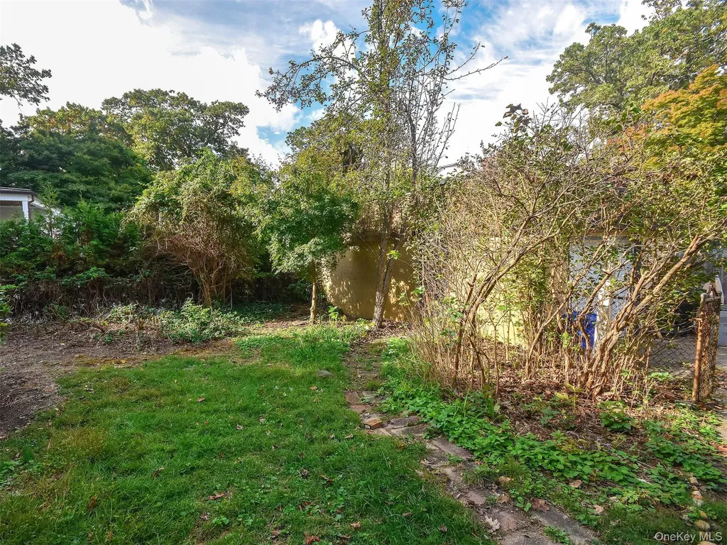 27 Summit Avenue Sea Cliff NY 11579