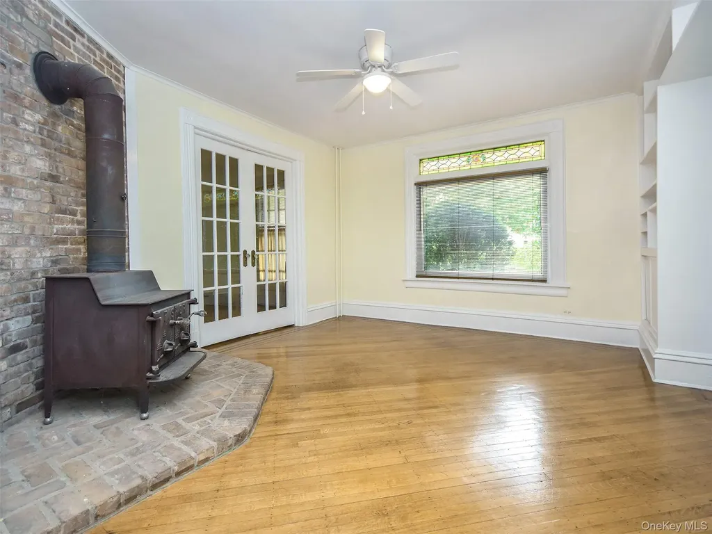 27 Summit Avenue Sea Cliff NY 11579
