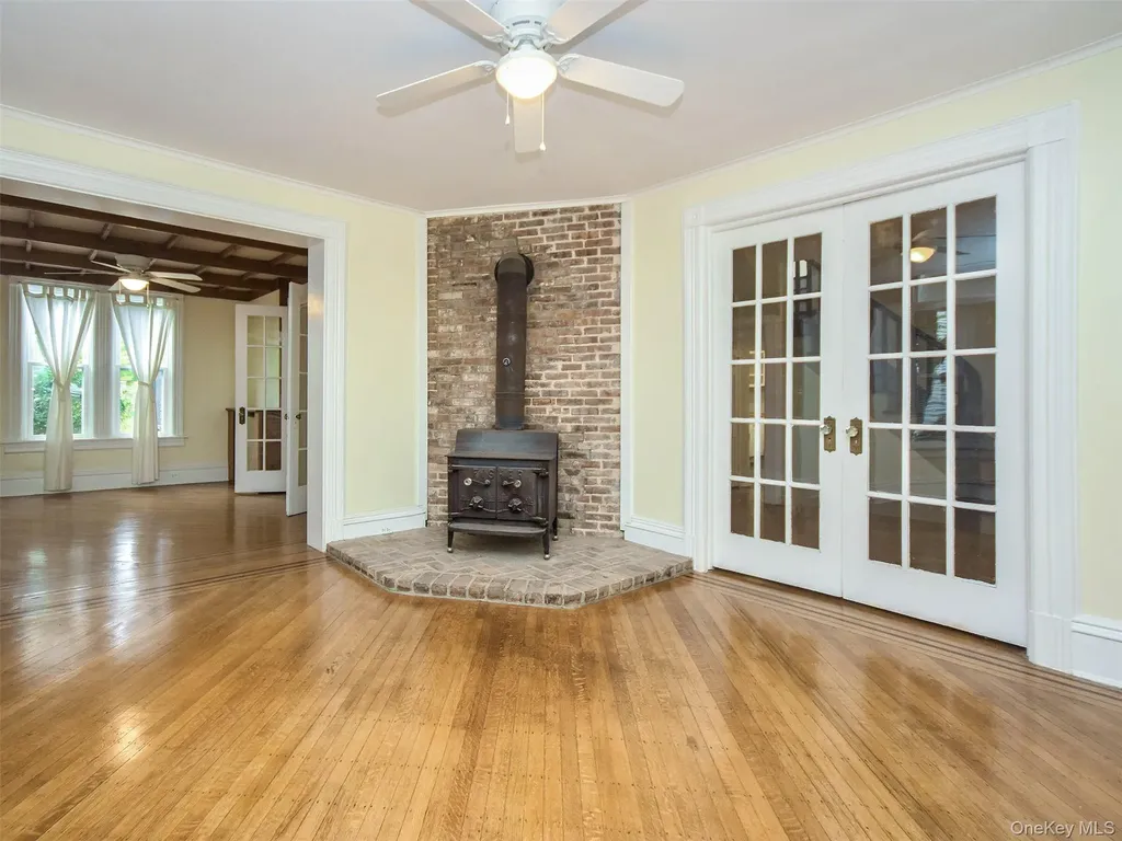 27 Summit Avenue Sea Cliff NY 11579
