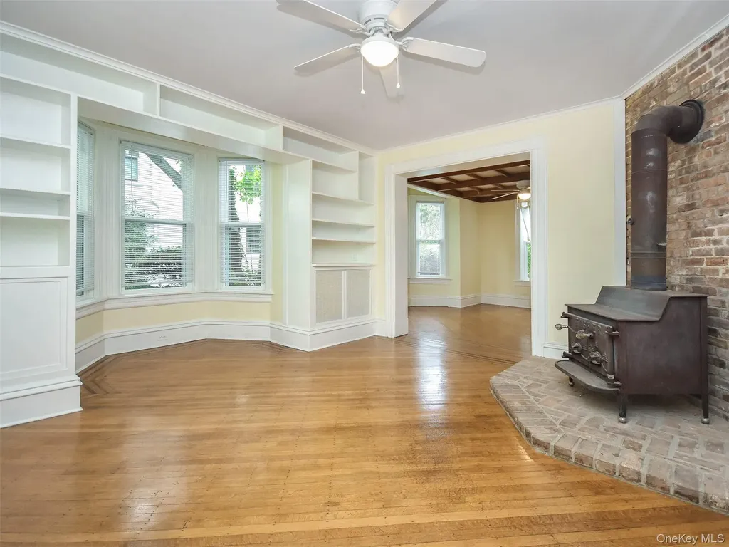 27 Summit Avenue Sea Cliff NY 11579