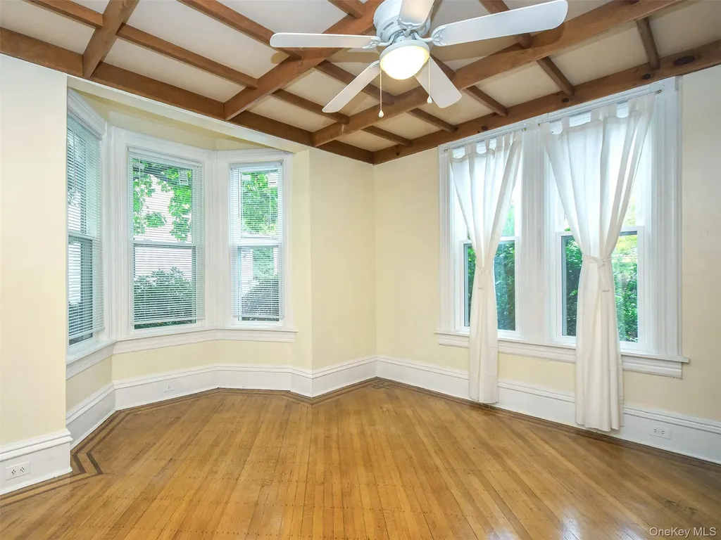 27 Summit Avenue Sea Cliff NY 11579