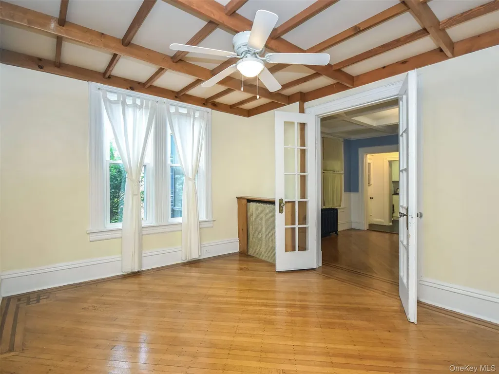 27 Summit Avenue Sea Cliff NY 11579