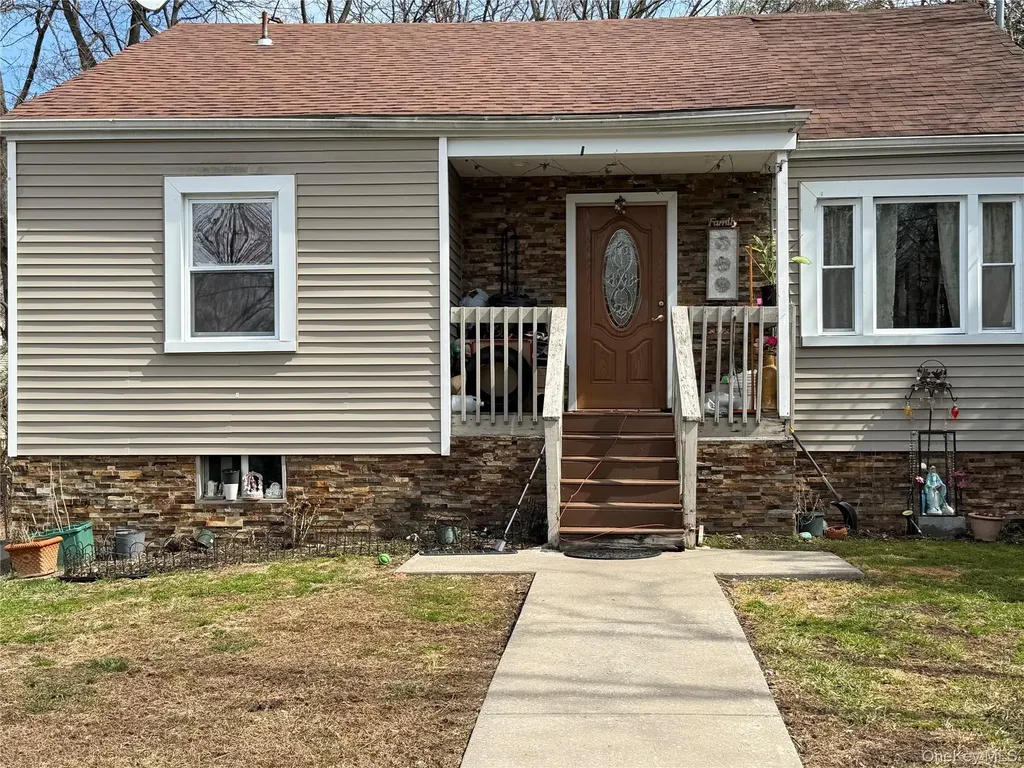 4 Pilgrim Terrace Poughkeepsie NY 12601