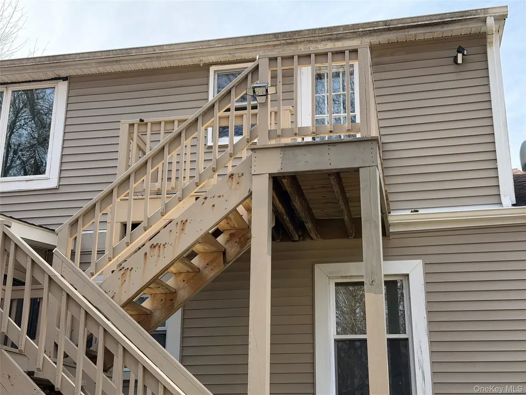 4 Pilgrim Terrace Poughkeepsie NY 12601