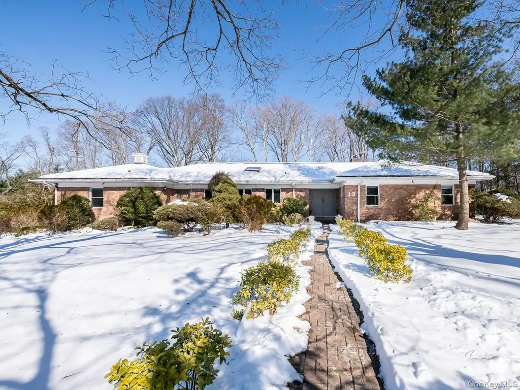 13 Lighthouse Road Great Neck NY 11024