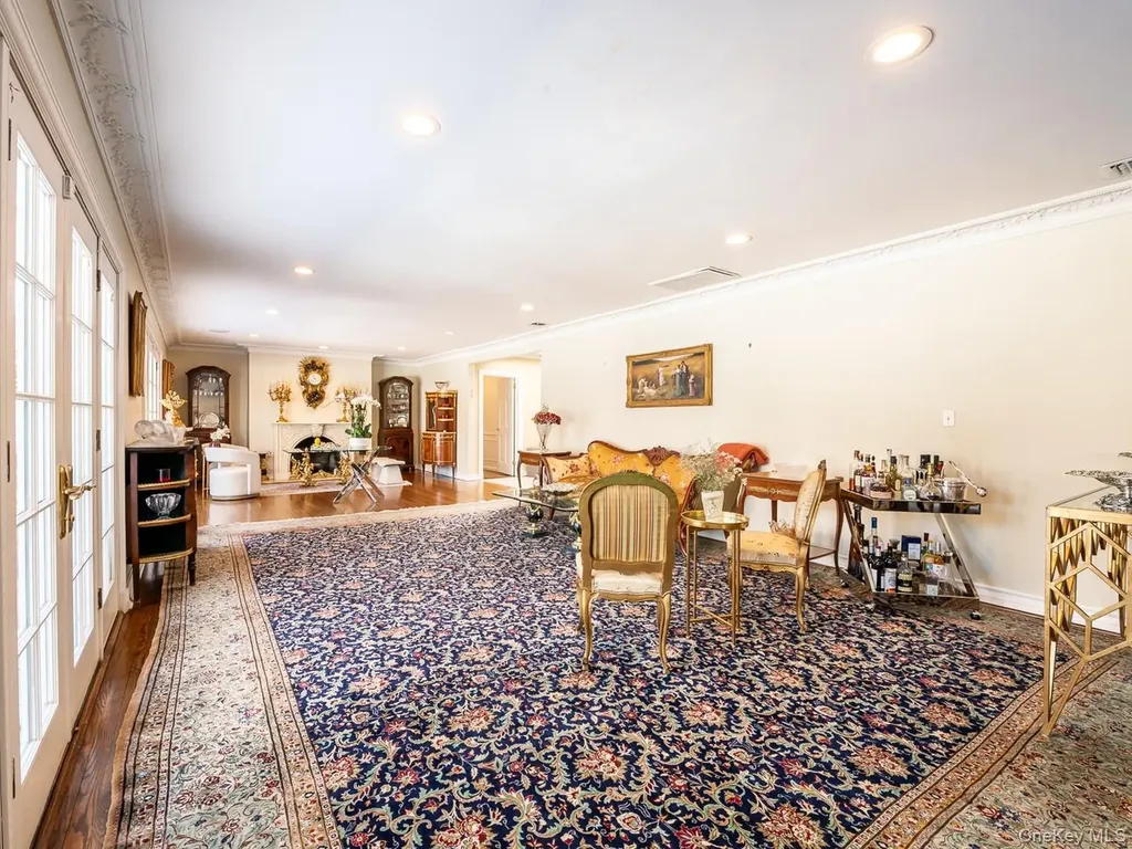 13 Lighthouse Road Great Neck NY 11024
