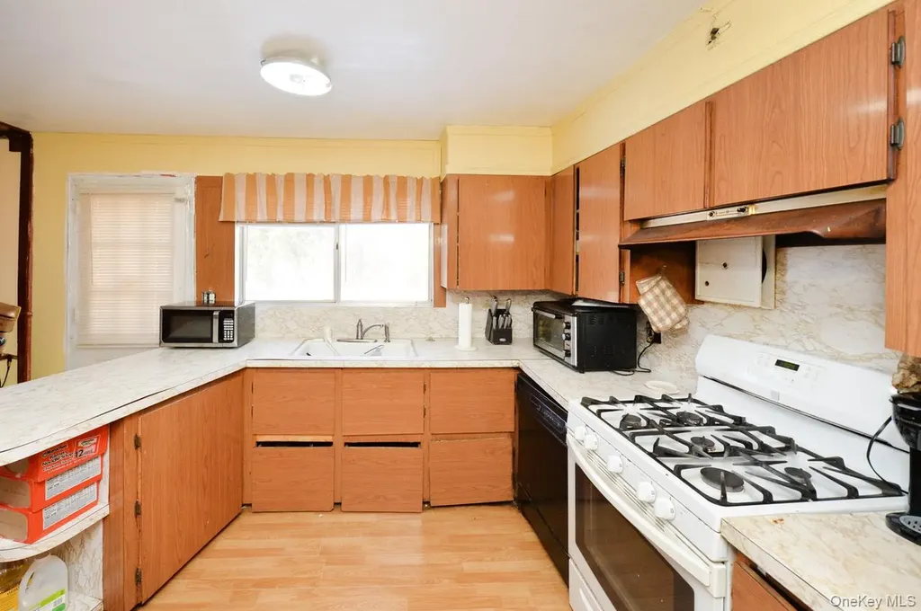 7 S Oak Street Spring Valley NY 10977