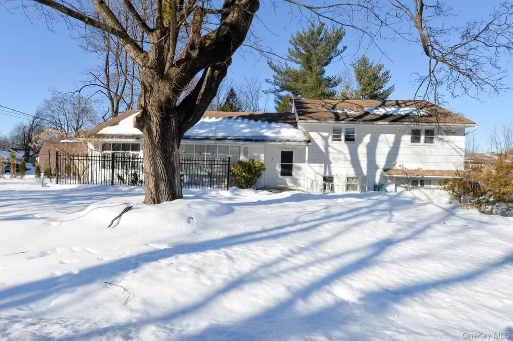 7 S Oak Street Spring Valley NY 10977
