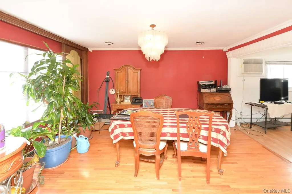 7 S Oak Street Spring Valley NY 10977