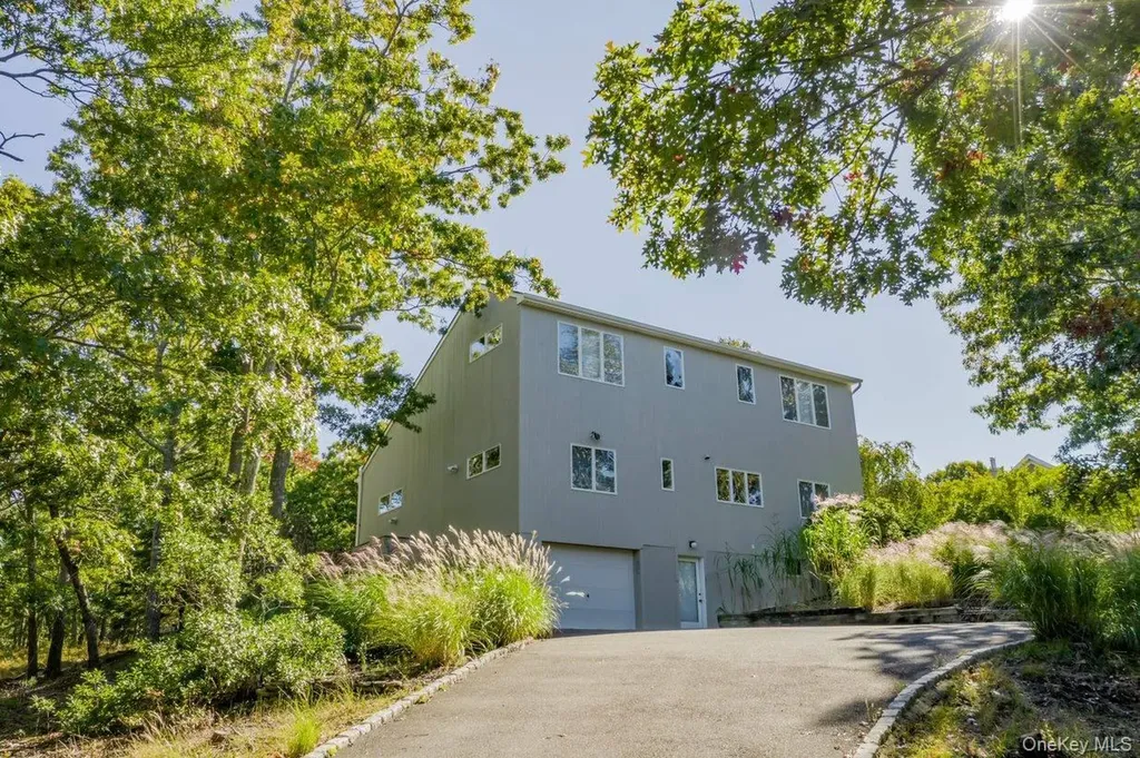 38 Red Creek Circle Hampton Bays NY 11946