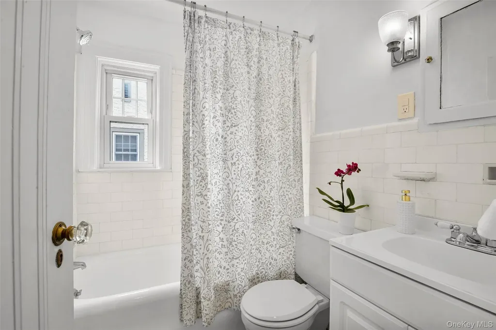 6 Shadow Lane Larchmont NY 10538