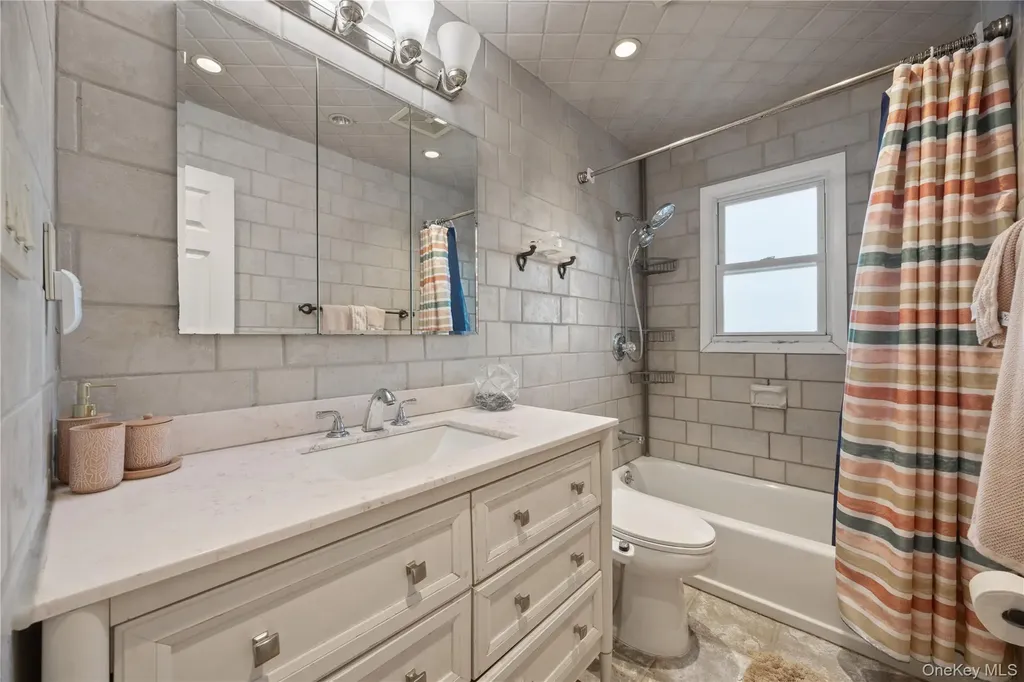 51 Irving Avenue Freeport NY 11520