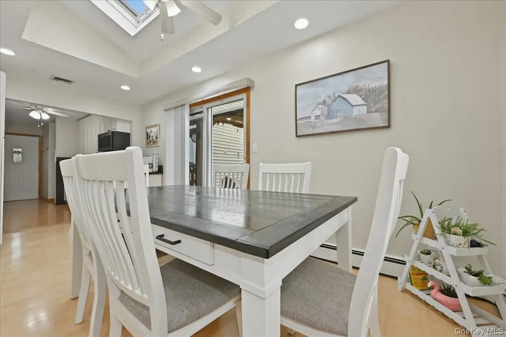38 Bacon Lane Babylon NY 11702