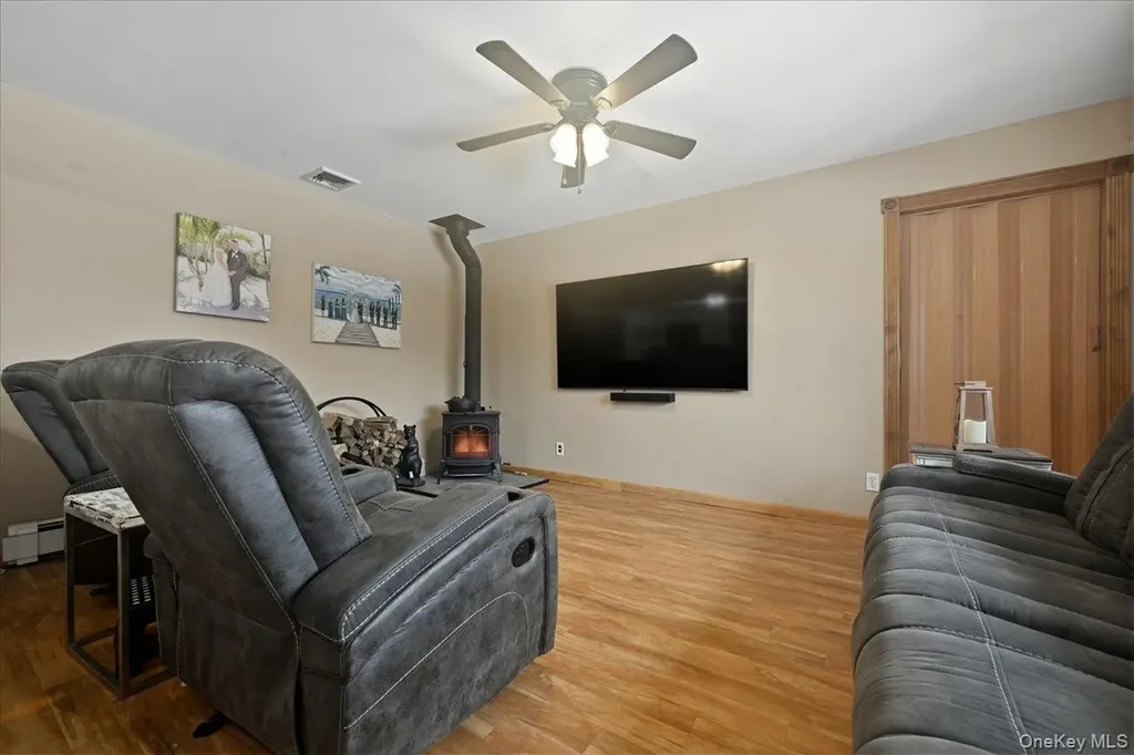 38 Bacon Lane Babylon NY 11702