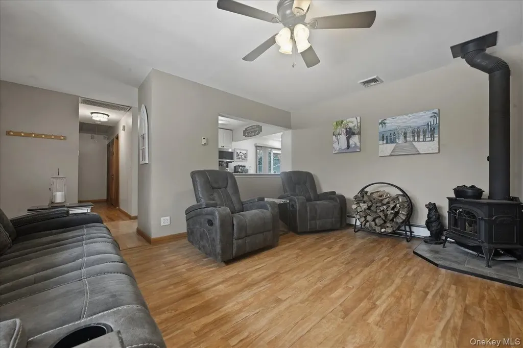 38 Bacon Lane Babylon NY 11702