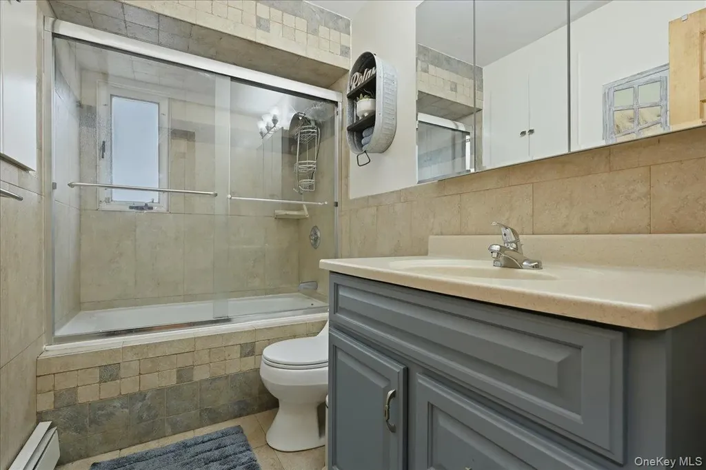 38 Bacon Lane Babylon NY 11702