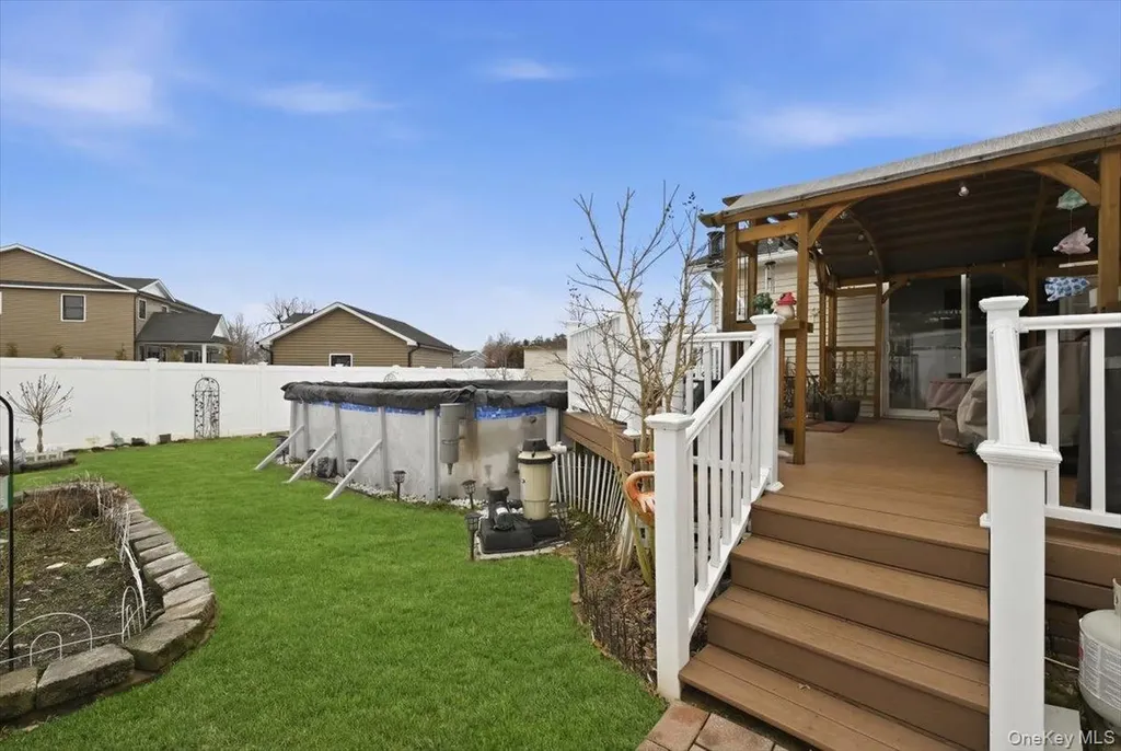 38 Bacon Lane Babylon NY 11702
