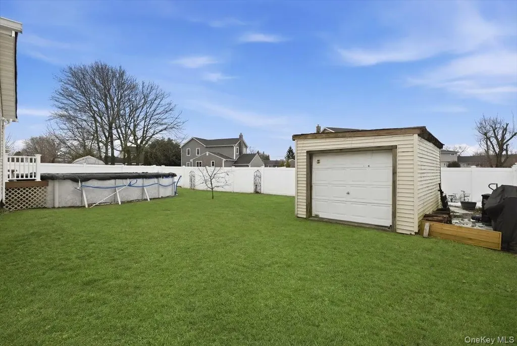 38 Bacon Lane Babylon NY 11702